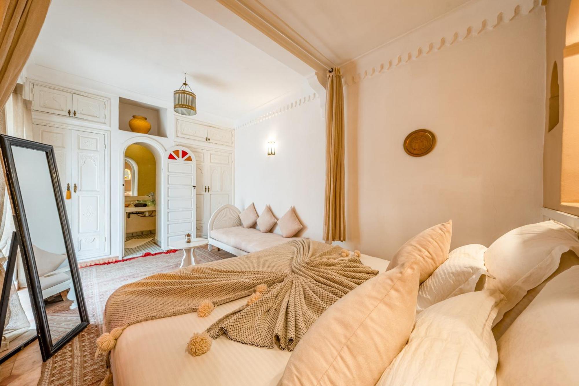 Riad Awinati Location Privatisee ,Piscine Chauffee , Beau Rooftop มาร์ราเกช ภายนอก รูปภาพ