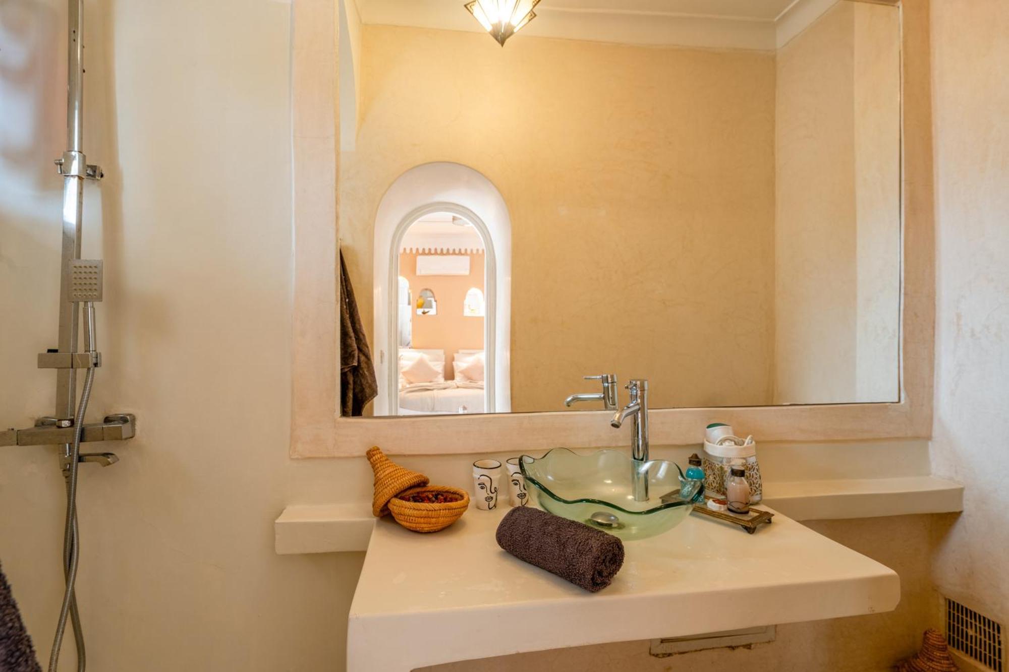 Riad Awinati Location Privatisee ,Piscine Chauffee , Beau Rooftop มาร์ราเกช ภายนอก รูปภาพ